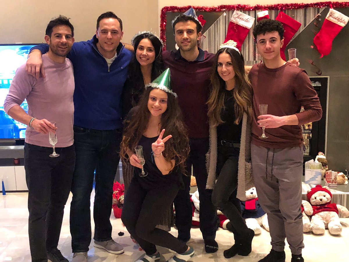Ringing in the new year with the right people! May 2019 bring you all happiness, love and health! LETS GET ITTTTT!!!!! #welcome2019 #family #friends
