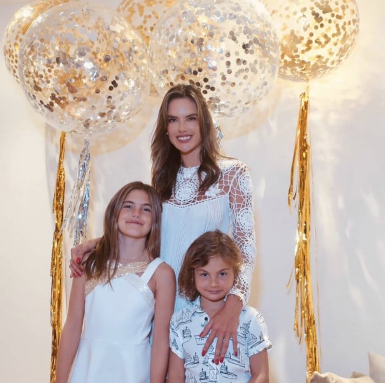 Happy New Year #HELLO2019 🎉🎆💥🍾️