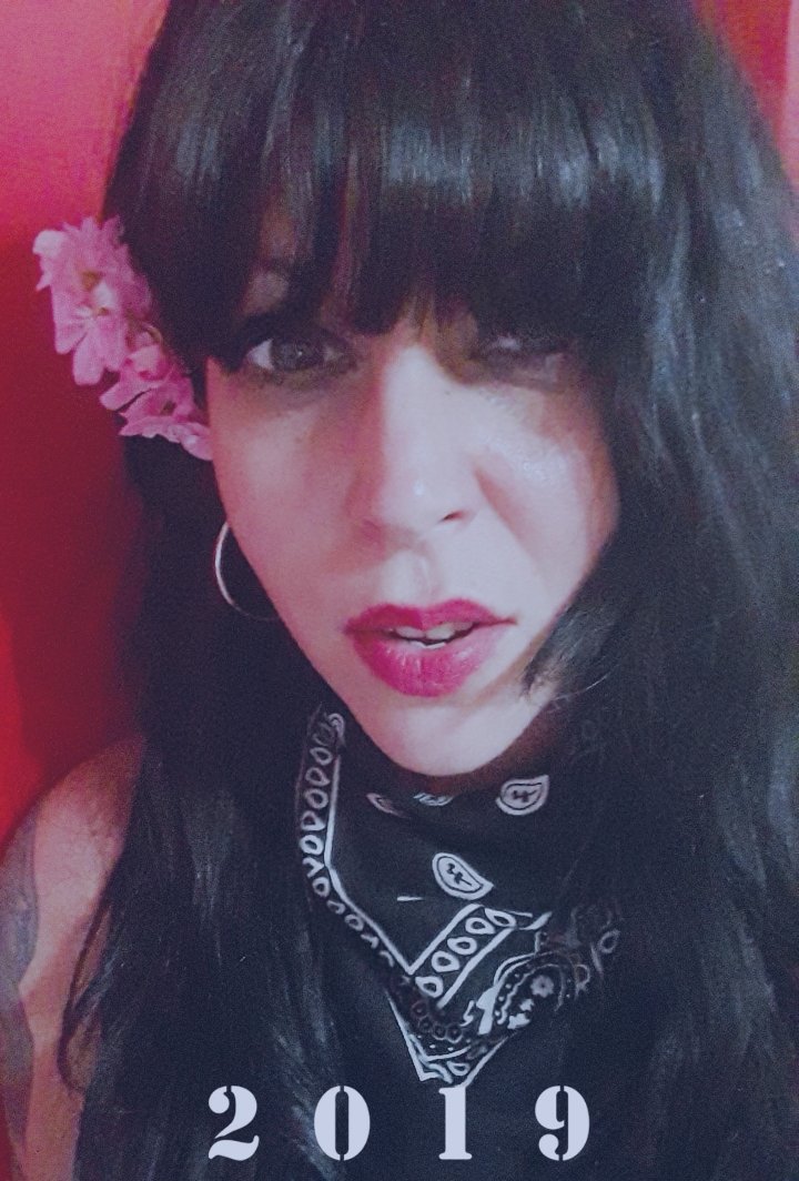 PiseraAntonella's tweet photo. #Feliz2019 #NewYears2019 #MartesDeGanarSeguidores https://t.co/DD704o5aNB