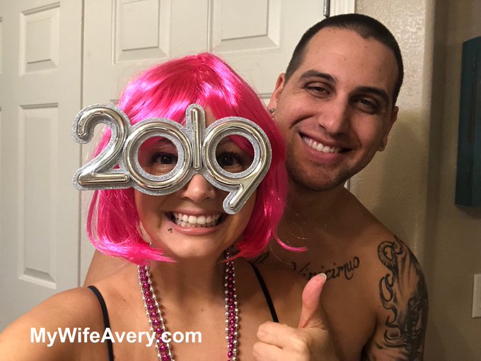 Wishing you a happy New Years 🎉 https://t.co/4zREDK4BWK #happynewyears #2019 #avery https://t.co/evQ<a href="/tag/happynewyears"class="tags">#happynewyears</a><a href="/tag/avery"class="tags">#avery</a>