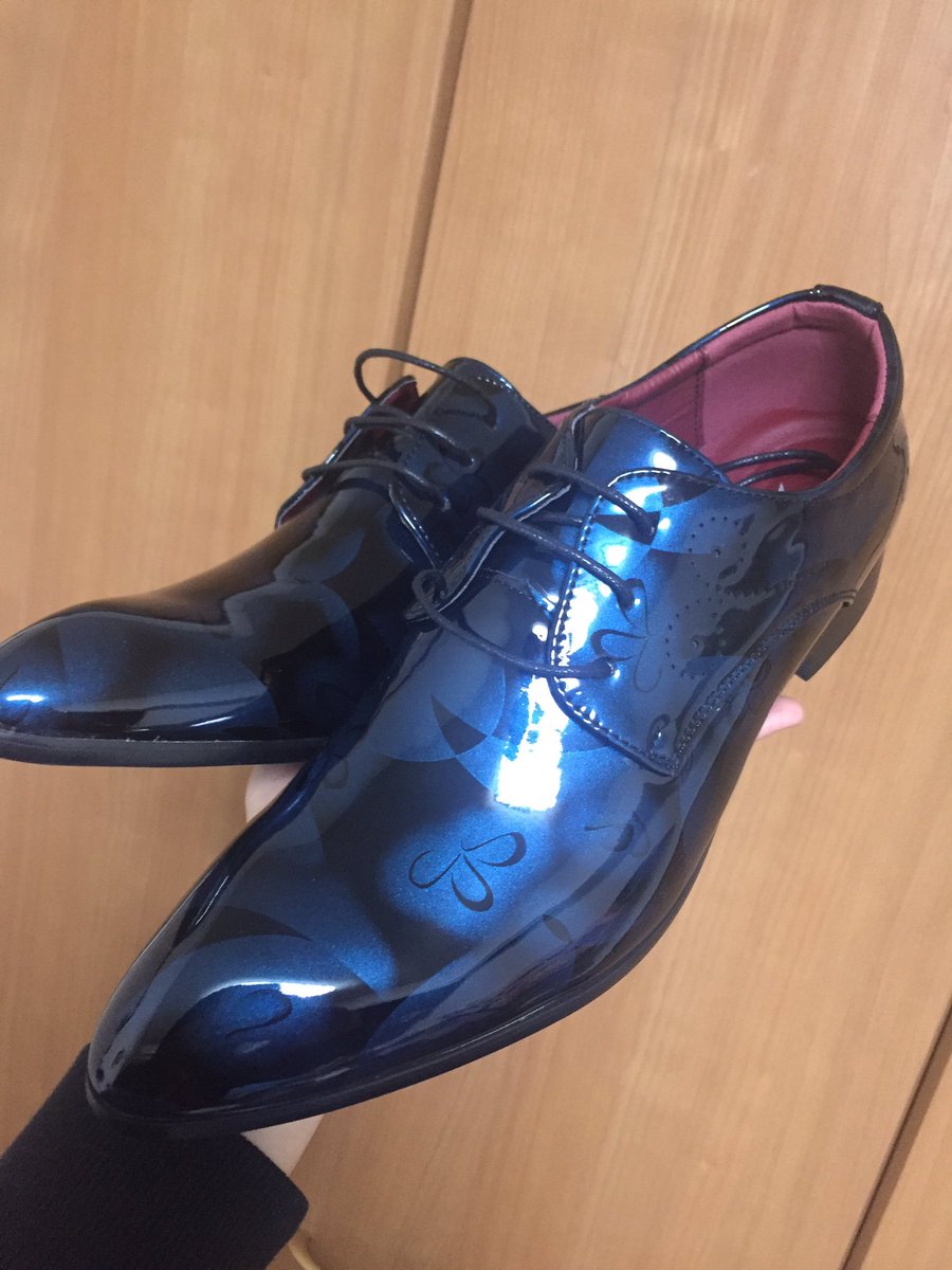 ゆとりfg Umm Com V Twitter お家にいたらinstagramの広告で買った靴届いた やったーーー お年玉ー Instagramの広告で買い物とかするやつおるー って思ってたのに買っちゃった