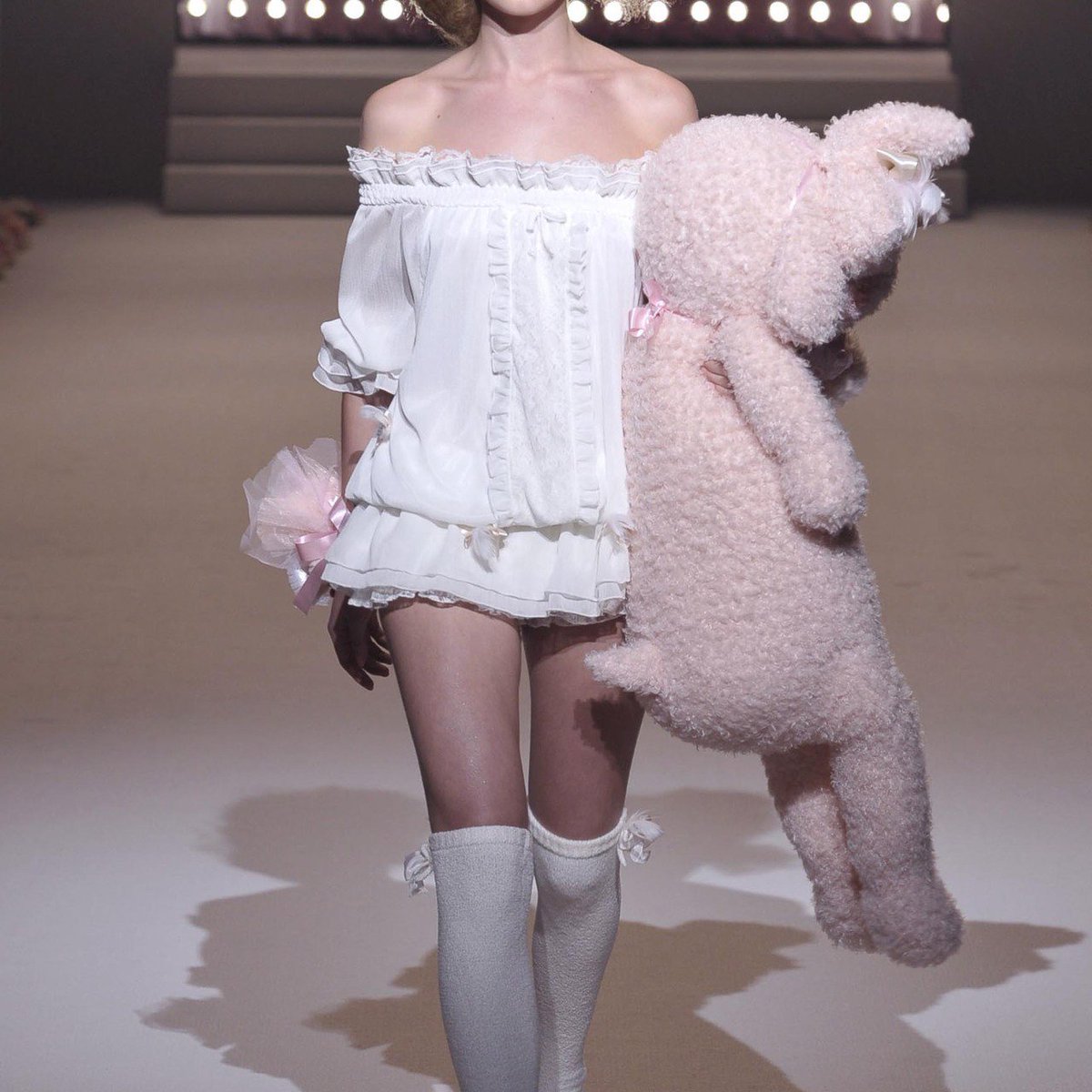 hinley_'s tweet photo. ⎾ 𝐋𝐈𝐙 𝐋𝐈𝐒𝐀 𝟐𝟎𝟏𝟏 𝐒𝐩𝐫𝐢𝐧𝐠/𝐒𝐮𝐦𝐦𝐞𝐫 🎀🐑♡⏋ https://t.co/9jqtXR5iYJ