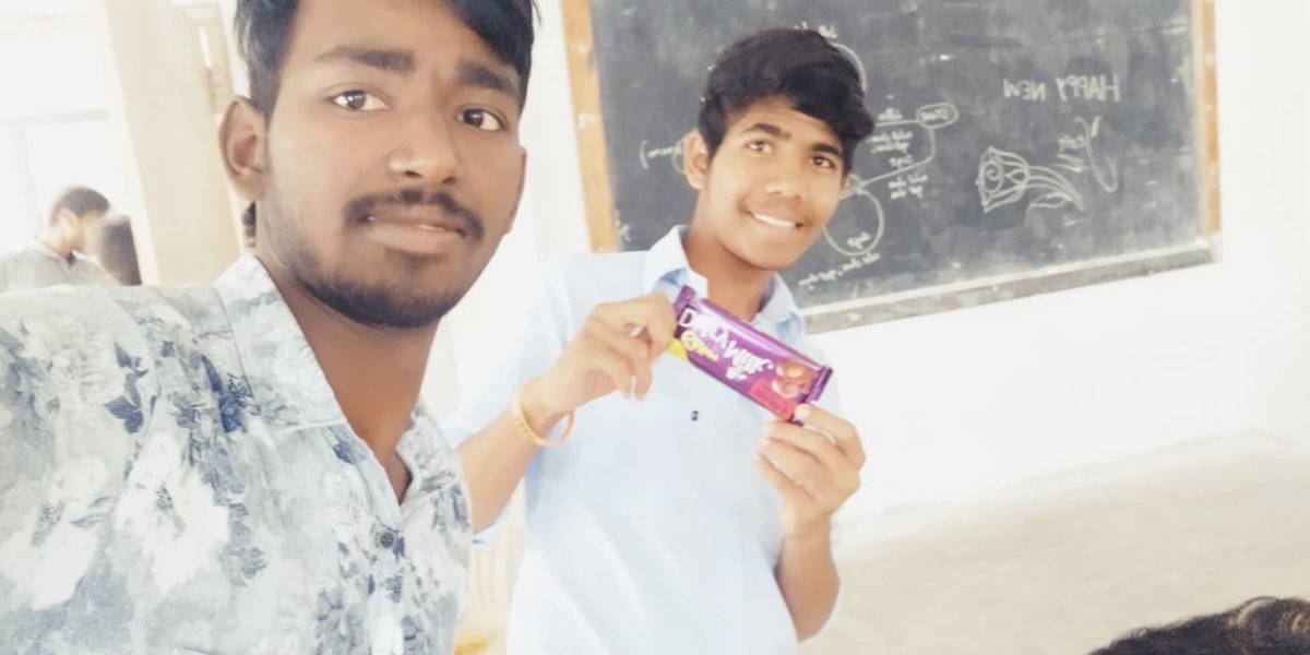 Rraju69701018's tweet image. Happy New year eavry one start with new life keep smiling and joy your life   and be care full .... once  agine happy New year  with rowady @Rraju69701018