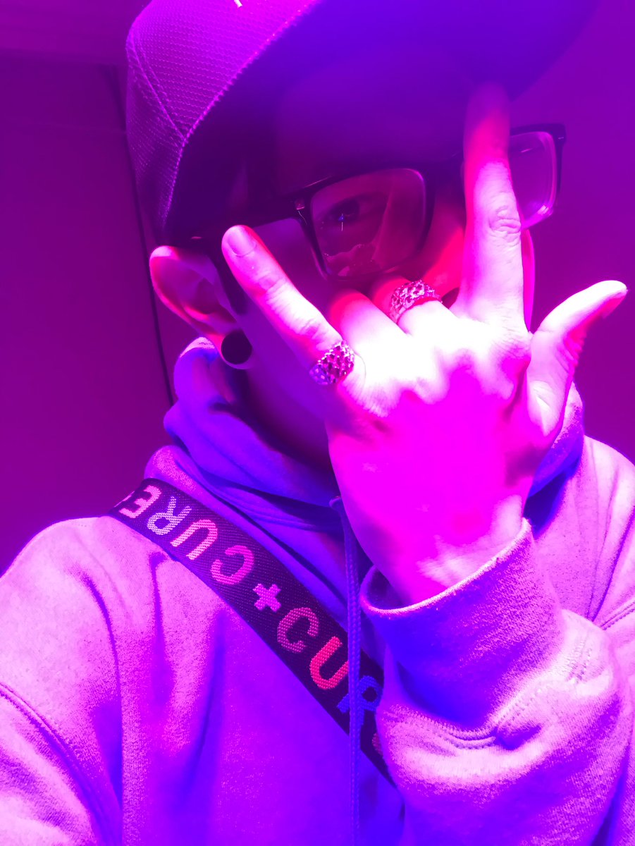 dannydabson's tweet photo. This year been up and down but we made it 🙏🏼 2019 gonna be a good one, I can feel it! 😤 Let’s get trippy mayne 🍄🤝👽 https://t.co/lxpmWYeB63