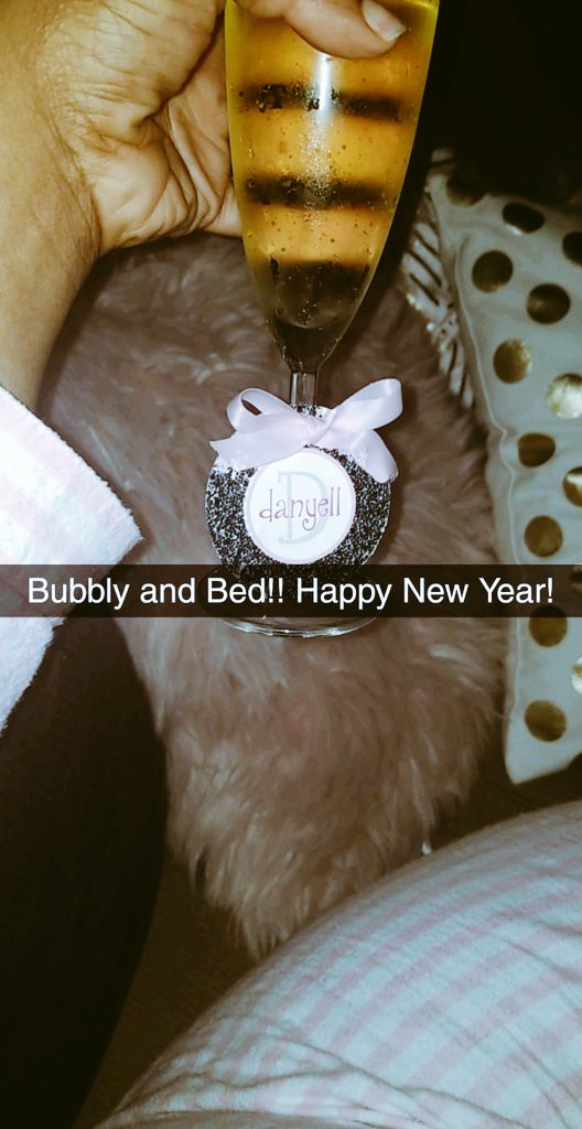 MsDany2U's tweet image. Happy 2019! #reflection #couchparty #funners #sparkle