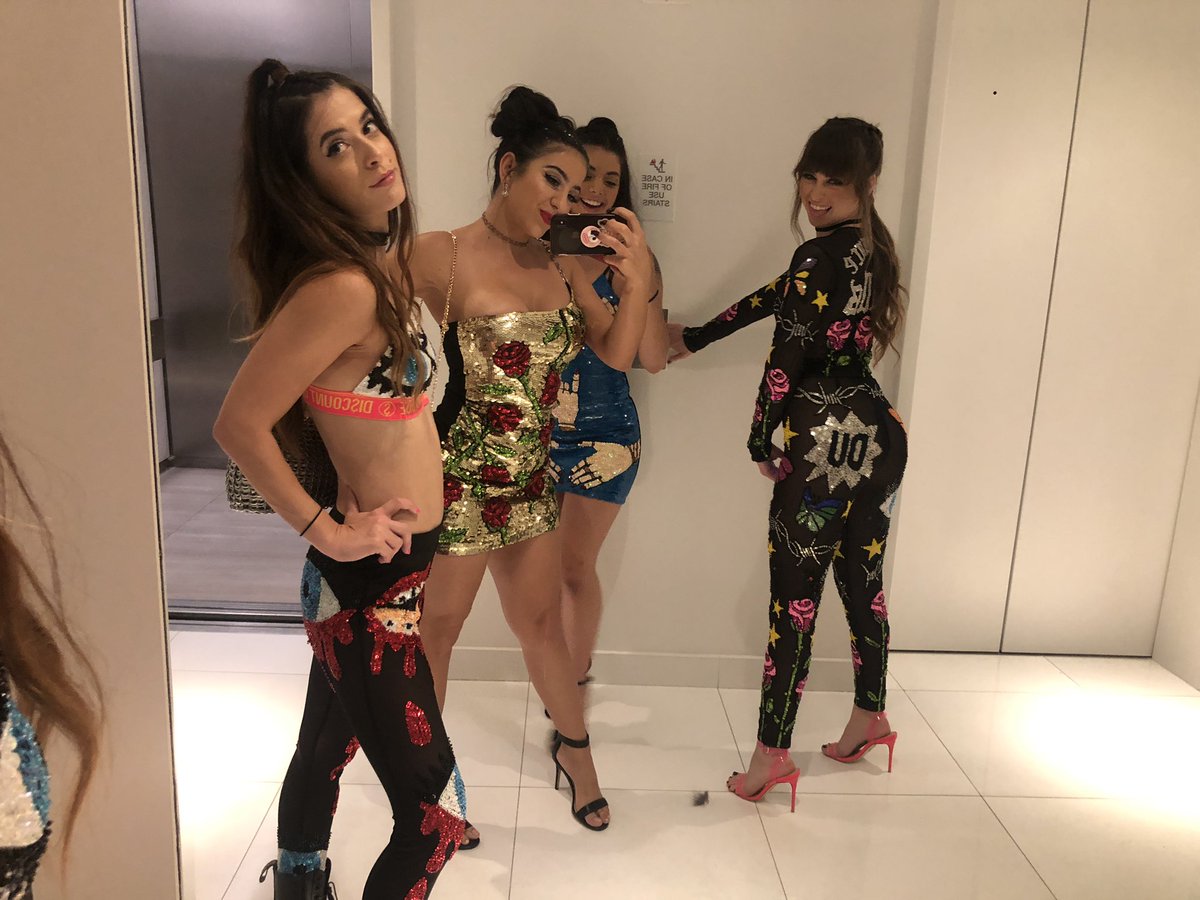 lenatheplug's tweet photo. bring extra in 2019 https://t.co/SfJhlLPvCS