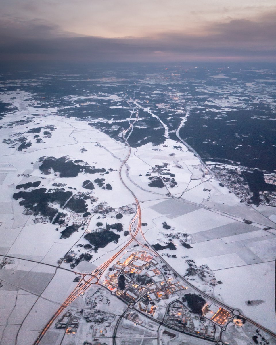 FlorianSIN's tweet photo. Arctic Sweden as seen from the plane en route to Stockholm this afternoon @StormHour #stormhour https://t.co/cUFeT9jARP