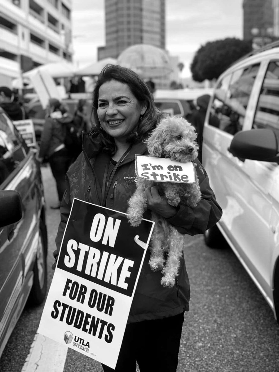 lari_alejandro's tweet photo. Downtown Los Angeles Teacher Strike
#TeacherStrike #losangeles #teachers #HelpOurSchools #HelpOurStudents @KTLA @ABC7 @latimes https://t.co/cgCqf0Z0vr