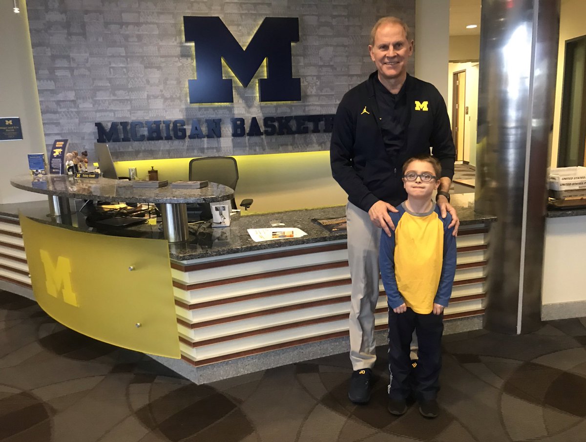 umichbball's tweet photo. So excited to have special visitor at practice today! 

This young man dressed up as and researched @JohnBeilein for his school biography project &amp; it caught the eye of our head coach, who just had to meet him. 

So give a 👏👏 to Drew Burke! Welcome to our team! 

#GoBlue 〽️🏀 https://t.co/A4oqfy4tV5