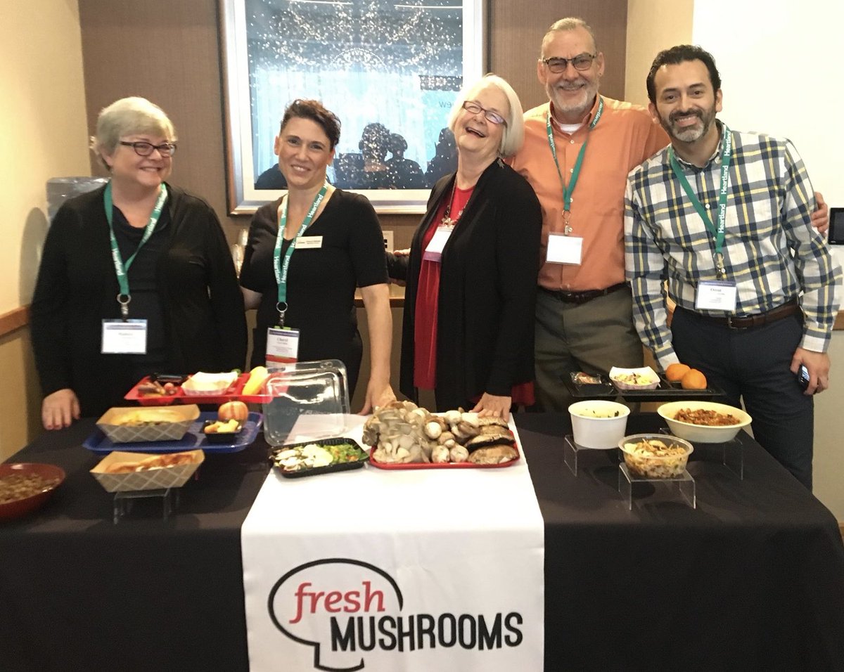 Thanks @WholeKidsFnd for joining us at #SNIC19 with @MPS_TrueFood @MPS_StreetEats to talk #mushrooms in @SchoolLunch and @BreakfastClsrm We ❤️🍄❤️ to work with such #plantforward school leaders like BertrandWeber! @MushroomCouncil @blenditarian