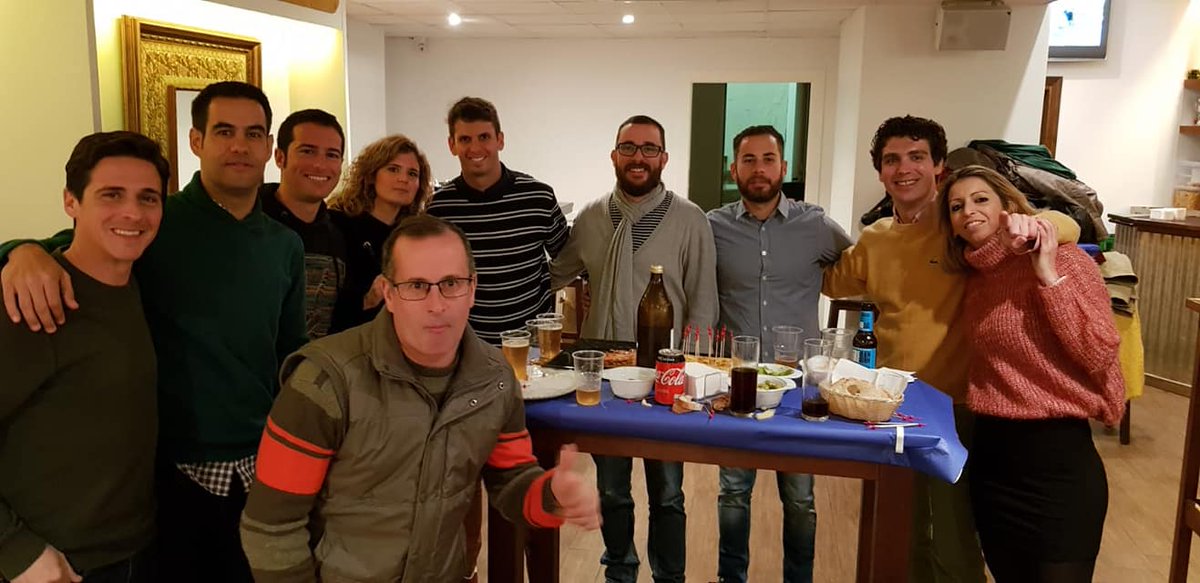 cdaxarlon's tweet photo. También celebramos nuestra tradicional cena fin de temporada y asamblea ordinaria del año 2018. Este año decidimos hacerla en enero para que hubiera más axarlones y así fue. Unos 40 compañeros disfrutaron de un buen rato de charla en El Palquito Pub. https://t.co/m42nIhmrYB