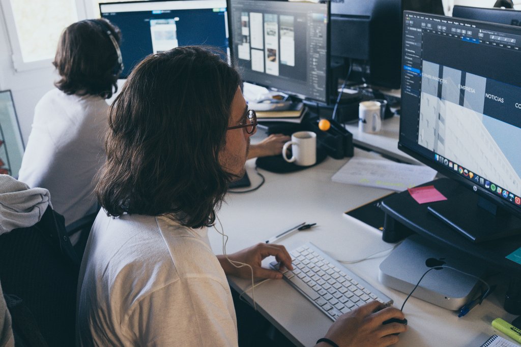 syntonize_'s tweet photo. Trabajamos en #DigitalStrategy 💻 El mundo evoluciona rápidamente y las necesidades de nuestros clientes también. #Syntonize te ayuda a definir la #estrategiadigital que hará que tu compañía siga creciendo 🎖y sea más eficiente. https://t.co/azuLTOXxHm https://t.co/1R7me9CqI0