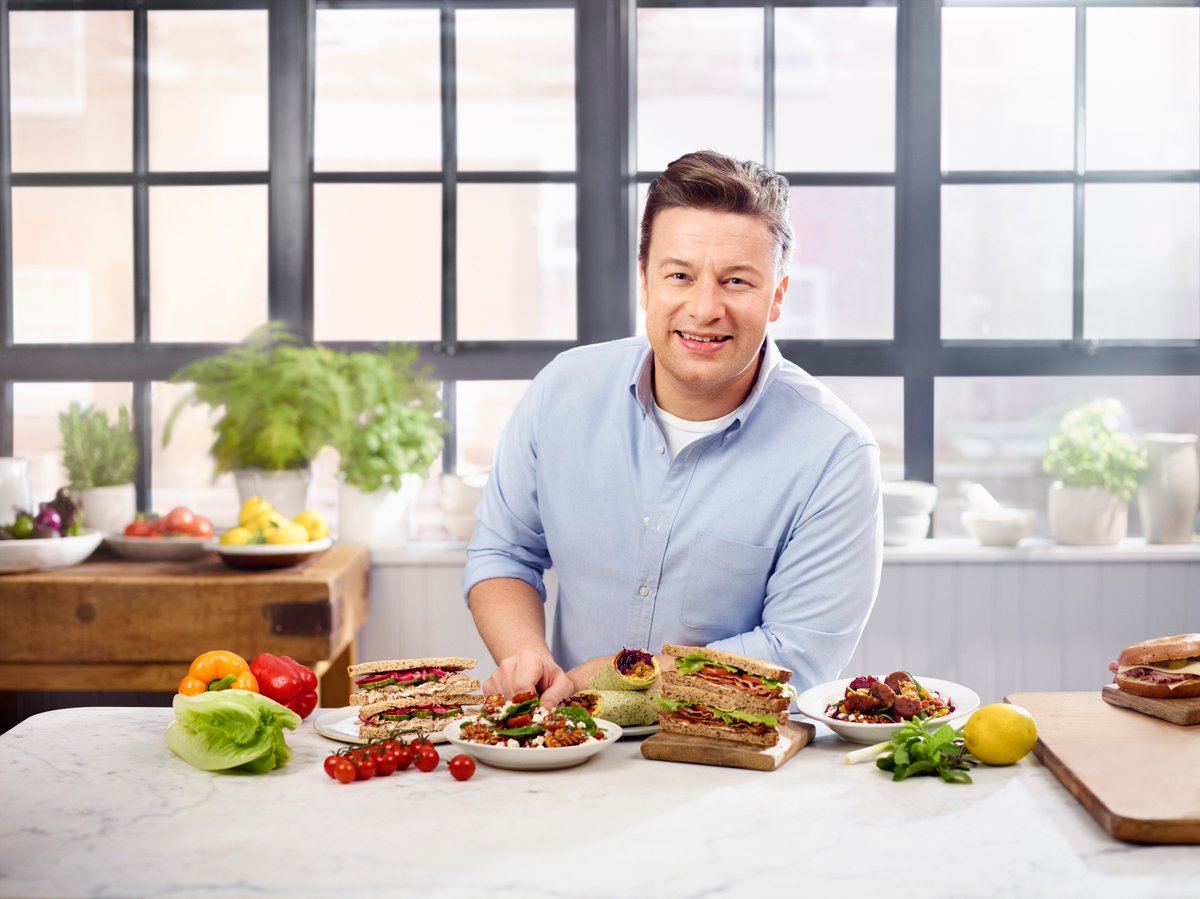 Istvan_Kapitany's tweet photo. Our new Jamie Oliver deli by Shell range has 69% more fruit and veg in the sandwiches, so no more excuses for missing those New Year health goals! #healthyfood @Shell @jamieoliver 🌽🥗🥦🍏 https://t.co/y5xgIQo8gy