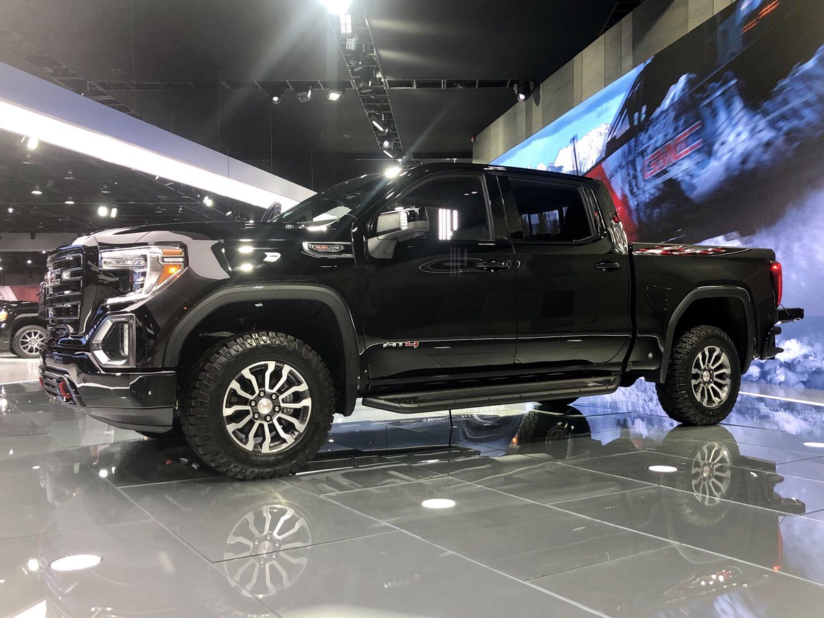 mikewoolfolk's tweet photo. COOL FEATURE: @GMC #Sierra #MultiProTailgate. @jillciminillo is getting the scoop from Jennifer Ecclestone! @nbc25fox66 @automatters #NAIAS #naias2019 https://t.co/FKqCE6WqYe