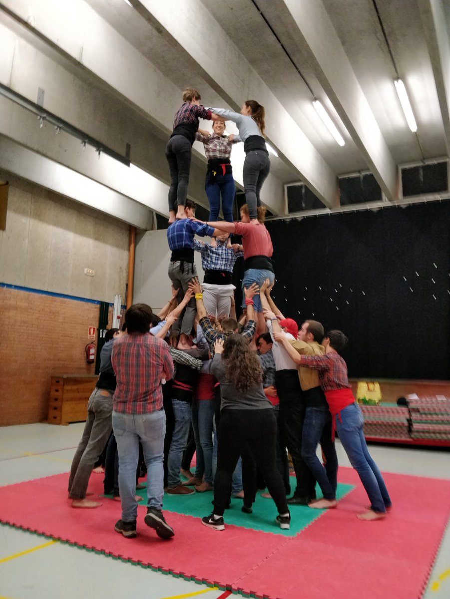esquerdats's tweet photo. Assistència rècord últim assaig: Més de 40 persones!😍

I com sempre, l'objectiu del proper assaig és ser més encara.💪

Ens ajudes a fer-ho realitat?

📍Escola Auró
📅Dimecres 16
🕖19:00-21:30

Vine i participa!

#Esquerdats #AnyEsquerdat #FemBarriFemCastells https://t.co/6cK4bSs8aY