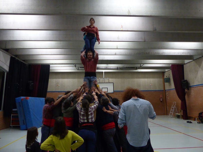 esquerdats's tweet photo. Assistència rècord últim assaig: Més de 40 persones!😍

I com sempre, l'objectiu del proper assaig és ser més encara.💪

Ens ajudes a fer-ho realitat?

📍Escola Auró
📅Dimecres 16
🕖19:00-21:30

Vine i participa!

#Esquerdats #AnyEsquerdat #FemBarriFemCastells https://t.co/6cK4bSs8aY