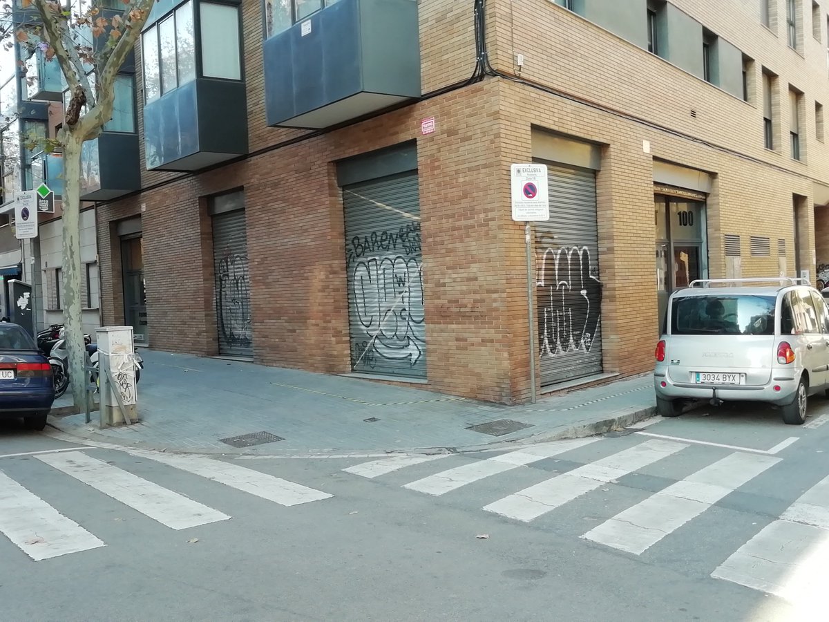 TANQUEM LES PERSIANES!!!
Però només per a que les companyes de <a href="/asrefugiarte/">refugiarte</a> ens plasmin en elles i amb forma d'art qui som
#somprevenció #somcooperativa #someconomiasocialisolidària
<a href="/fctc/">tawam fc cagnin</a> <a href="/XES_SantAndreu/">XES Sant Andreu</a> <a href="/XES_cat/">Xarxa d'Economia Solidària de Catalunya</a> <a href="/AltresEconomies/">AltresEconomies</a> 
El 30 de gener a les 13.30h inaugurem persianes!