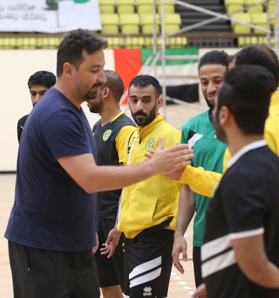 kalbafc_ae's tweet photo. وصول المدرب الجديد للفريق الأول لنادي اتحاد كلباء لكرة قدم الصالات البرازيلي رامون دياجو يوم امس حيث كان في استقباله في مطار دبي كل من السيد عبدالله حسن الدرمكي عضو مجلس الادارة مشرف الألعاب الجماعية والسيد أحمد كايد مدير الفريق وتواجد المدرب في تمرين الفريق اليوم في صالة  النادي https://t.co/XKMpNL8pBV