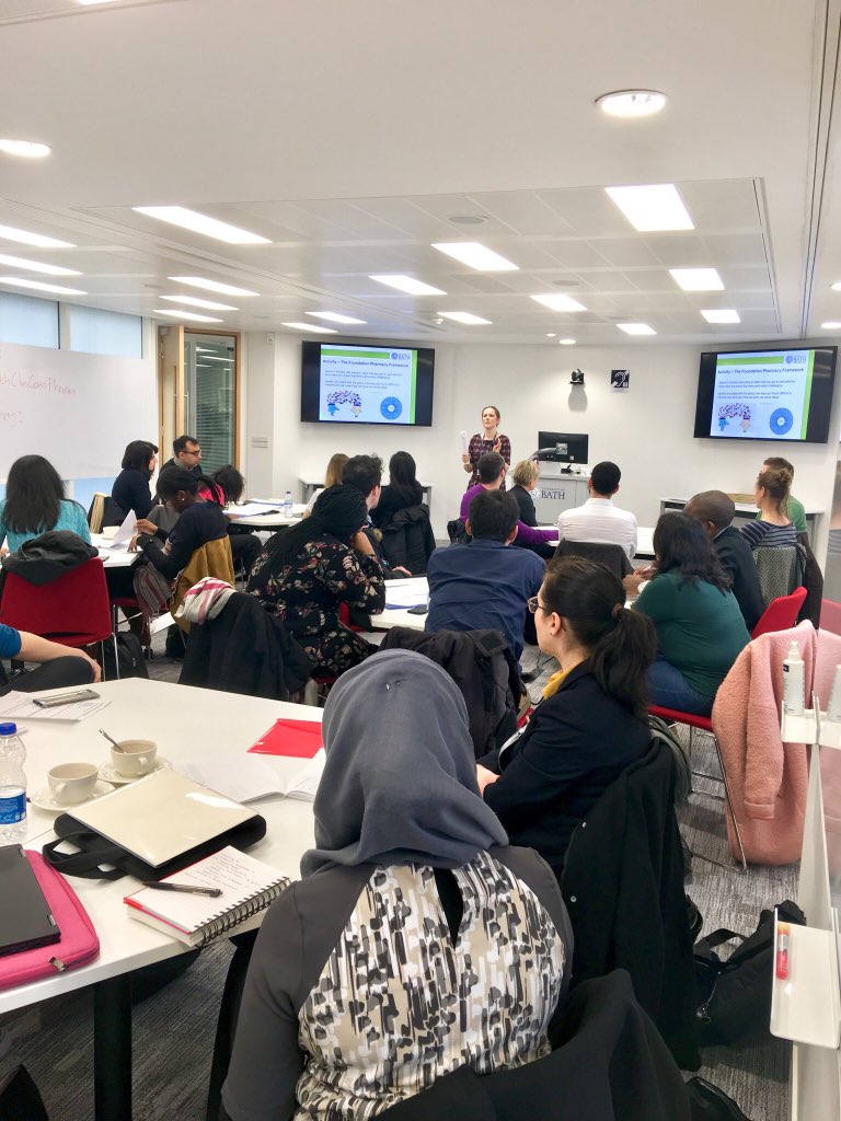 Busy and successful day in London teaching students at @UniofBath in London Pall Mall. Largest cohort of #communitypharmacists to date of nearly 40 students. #teampharmacy #pharmacycareers #NHSLongTermPlan #19mentions @NHSEngland @NHS_HealthEdEng @FutureNHS