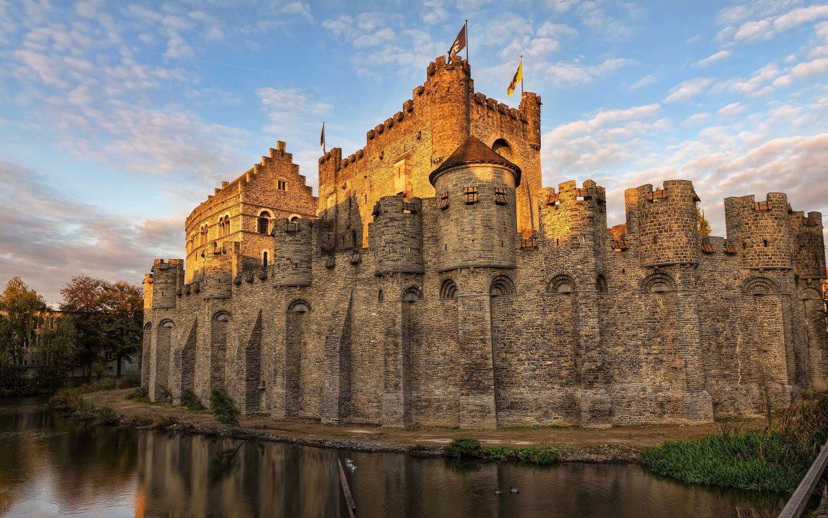 What do Central Banks, Castles, and Computers have in common?
#blog #security #networking #CGlife
hubs.ly/H0gbb470