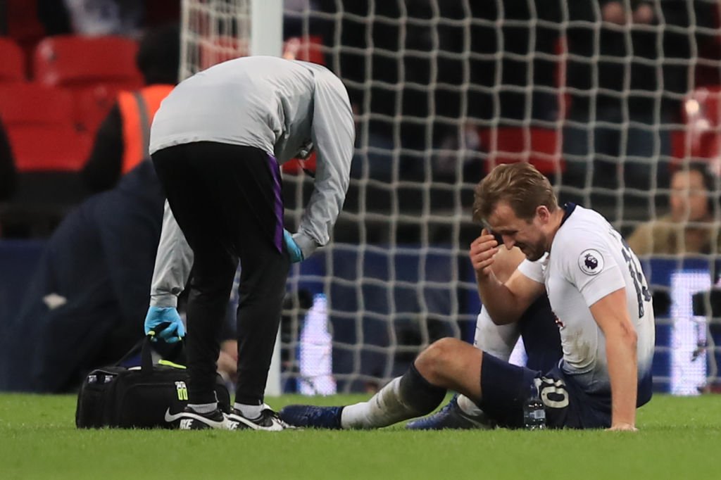 BBCSport's tweet photo. Bad news for Spurs fans. 

Harry Kane will be out until March after injuring ankle ligaments against Manchester United.

More: https://t.co/OWhaiU9Kfg https://t.co/NWllKfGq0v