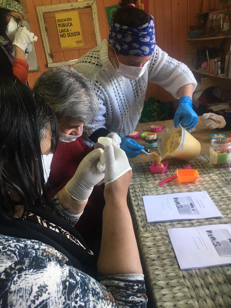 SSVP_Chile's tweet photo. Agradecemos a la Escuela de #Artes y #Oficios Isla Viva por invitar a 2 residentes del hogar San José de #Ancud a participar en el taller de #herbolaria y #cosméticanatural en el que aprendieron a hacer #cremas y #jabones con #hierbas #chilotas #CapacidadesDiferentes #Inclusión https://t.co/gMZv1HD3pO