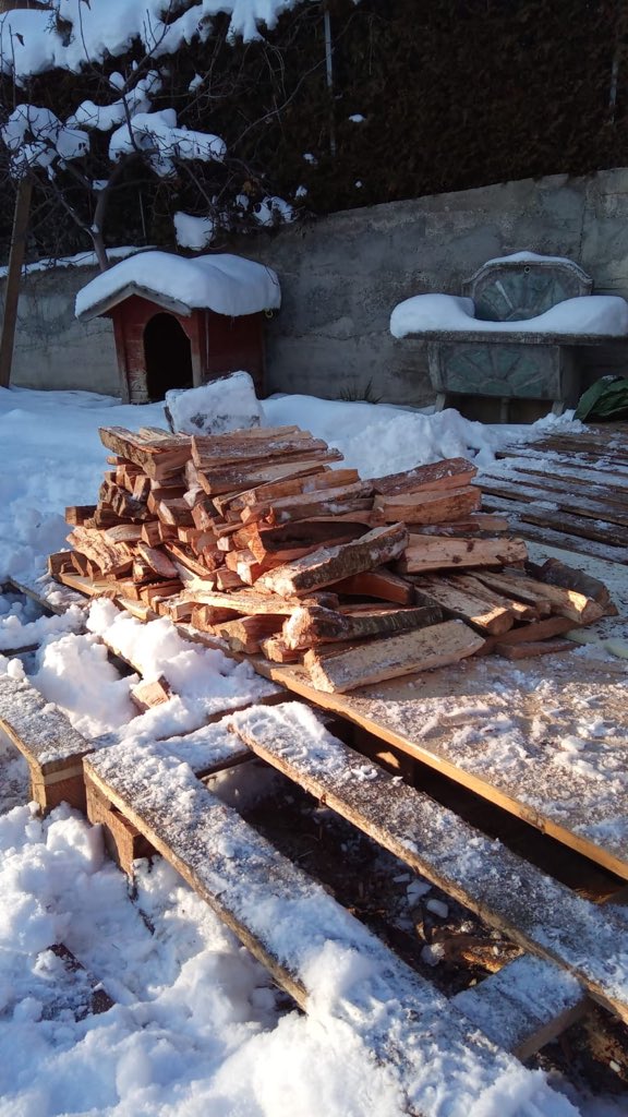 aid_brigade's tweet photo. There is something beautiful about this firewood - some folks are not going to be cold in Sarajevo 🔥#RefugeesWelcome https://t.co/lpT6OBqe3q
