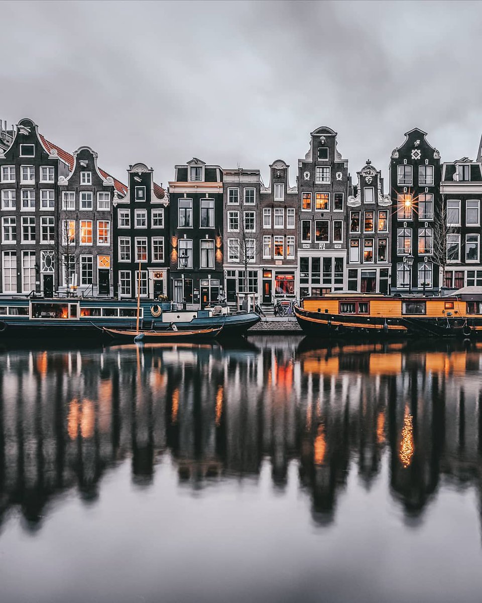 Warm lights during moody days in Amsterdam ✨
#Amsterdam #Netherlands #Dutch #SonyAlpha
