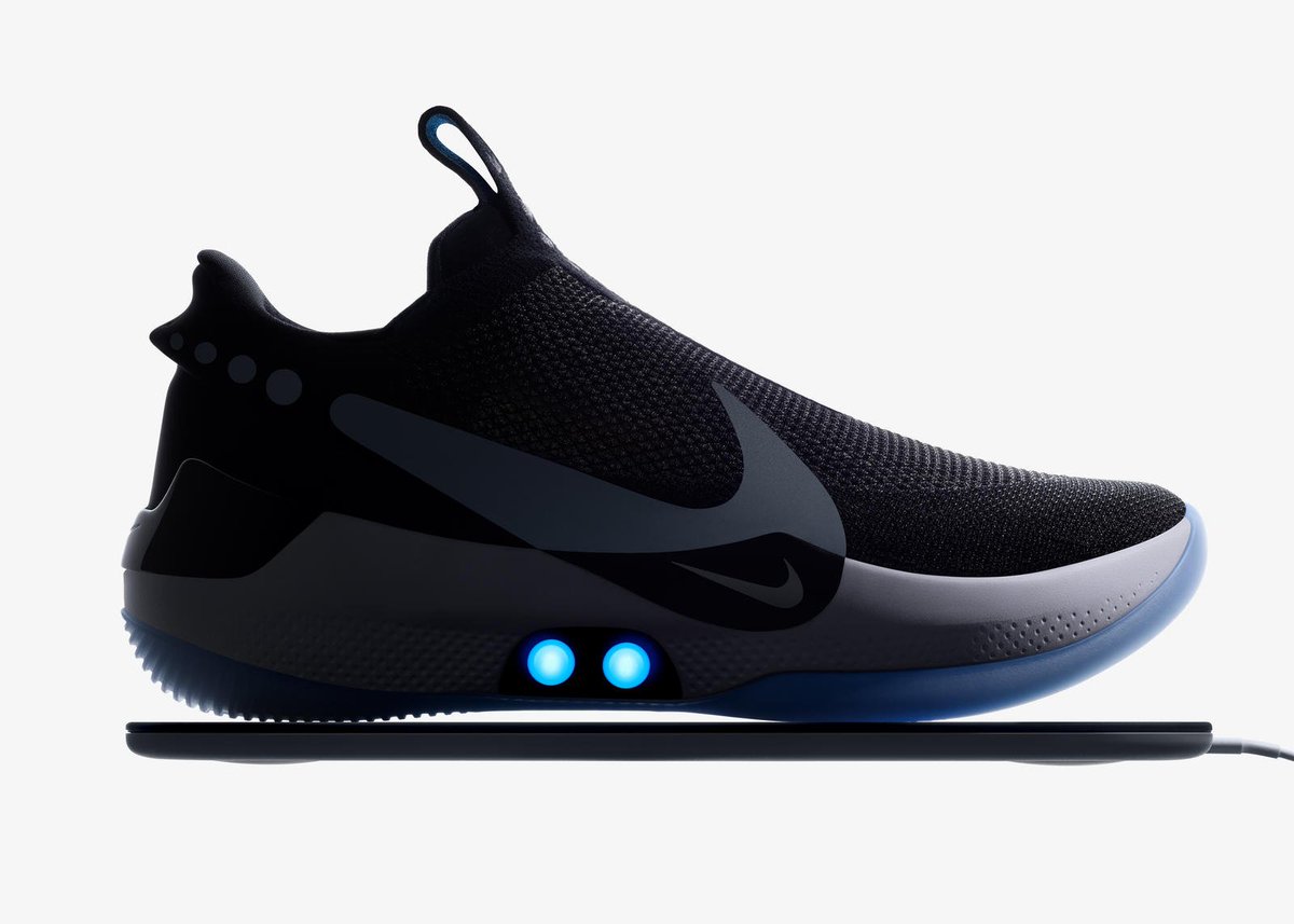 Here's what people are saying about Nike's new self-lacing basketball shoe: trib.al/L2FC5kl