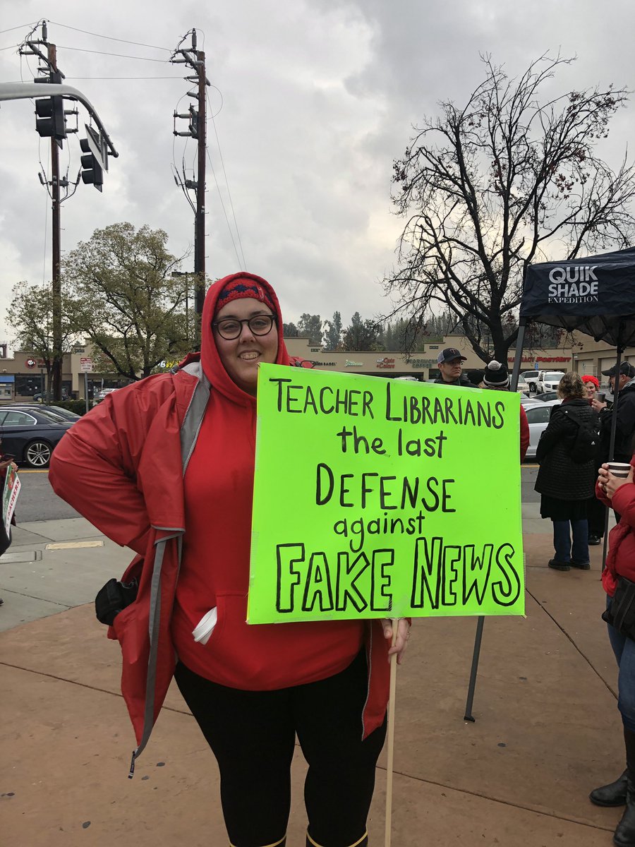 katie_coecoe's tweet image. Using our outside voices this morning! @magicalmsmurphy #RedForEd #UTLASrong