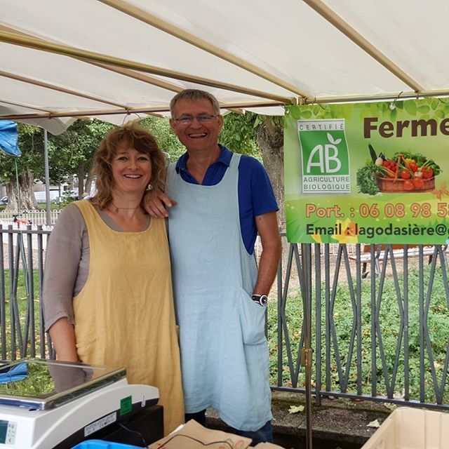 Karine &amp; Gérard de la Ferme du Bout'Choue, des héros qui lors de notre première rencontre nous avait accueilli pour un dîner délicieux qu'on n'est pas prêts d'oublier 😋👩‍🌾👨‍🌾😍
#producteurseroe #producteurslocaux #produitslocaux #produitsbio #producteursb… bit.ly/2FB32XR