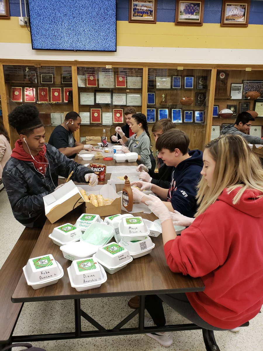 gstelma's tweet photo. IB making their designer donuts! Who wants one?!?
@WHSAlphaLion @WHSLIONSCTE @FCPSCTE https://t.co/8Wqzaocm3U