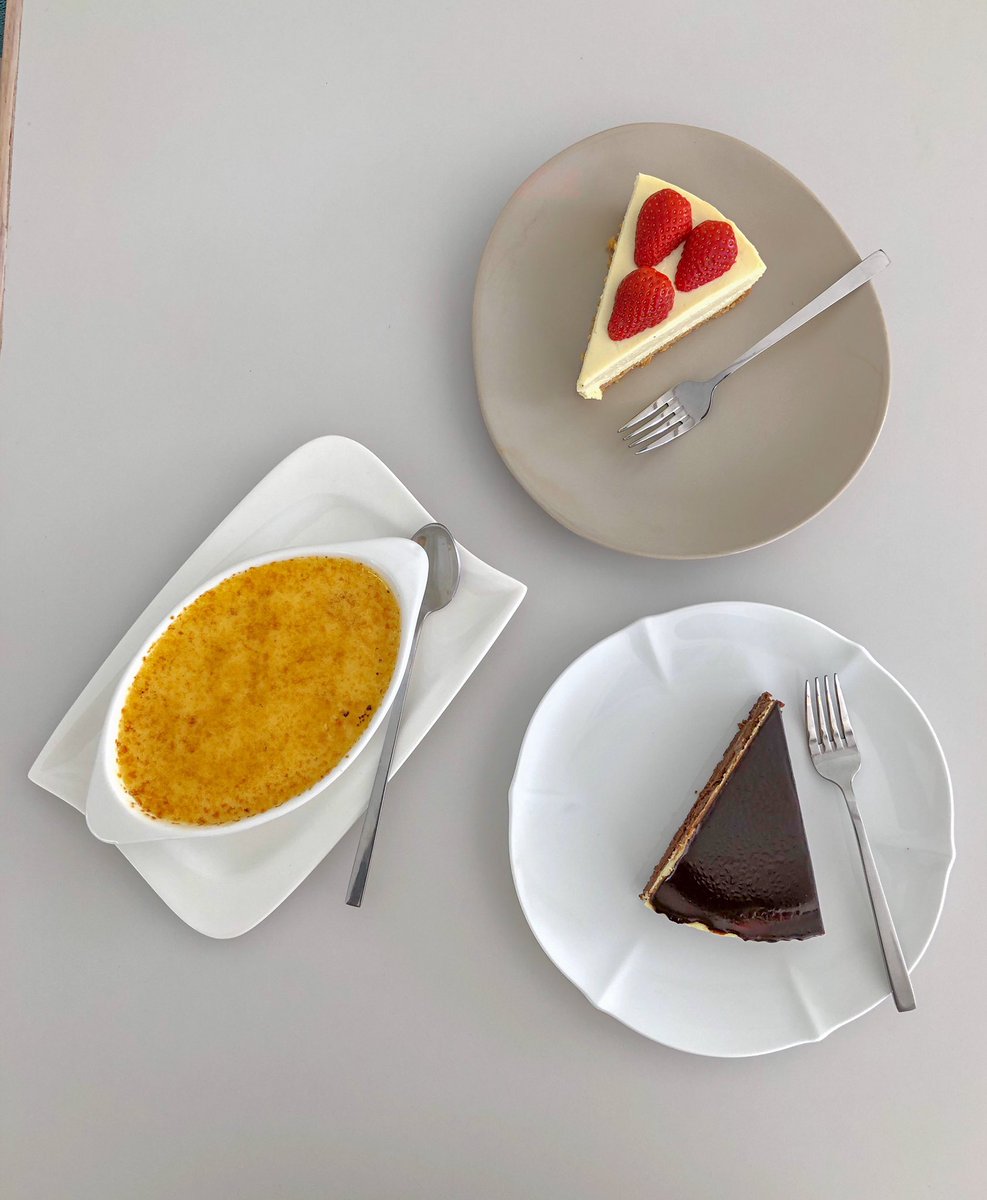 pasindum93's tweet photo. #dessert #dessertbar #colombo #sweet #sweettooth #chocolate #mousse #cake #cheesecake #creambrulee #strawberry #desserts #foodpics #foodie #foodlover #foodporn #blog #blogger #foodblogger #travelblogger #yummy #tasty #delicious #fooddiary #onthetable #foodphotography https://t.co/eFVx1TkwbF