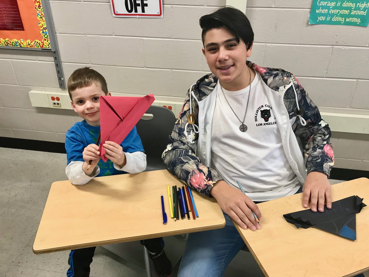 gudchik's tweet photo. We took a field trip to Grove Junior High today, to participate in our G.R.E.A.T. (Grove-Ridge-Engaging-Activity-Time) Buddies Program. We took a tour of the school, did a workout in the fitness center, did an SEL lesson about emotions and created hats to display our feelings. https://t.co/O83iRuinDW