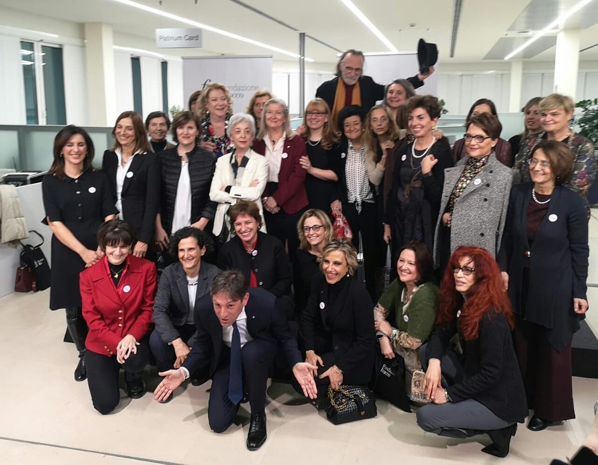 La mostra è inaugurata! Le nostre #100esperte vi aspettano al @CDImilano fino al 30/06! #Scienza e #competenze femminili negli scatti del fotografo #GeraldBruneau