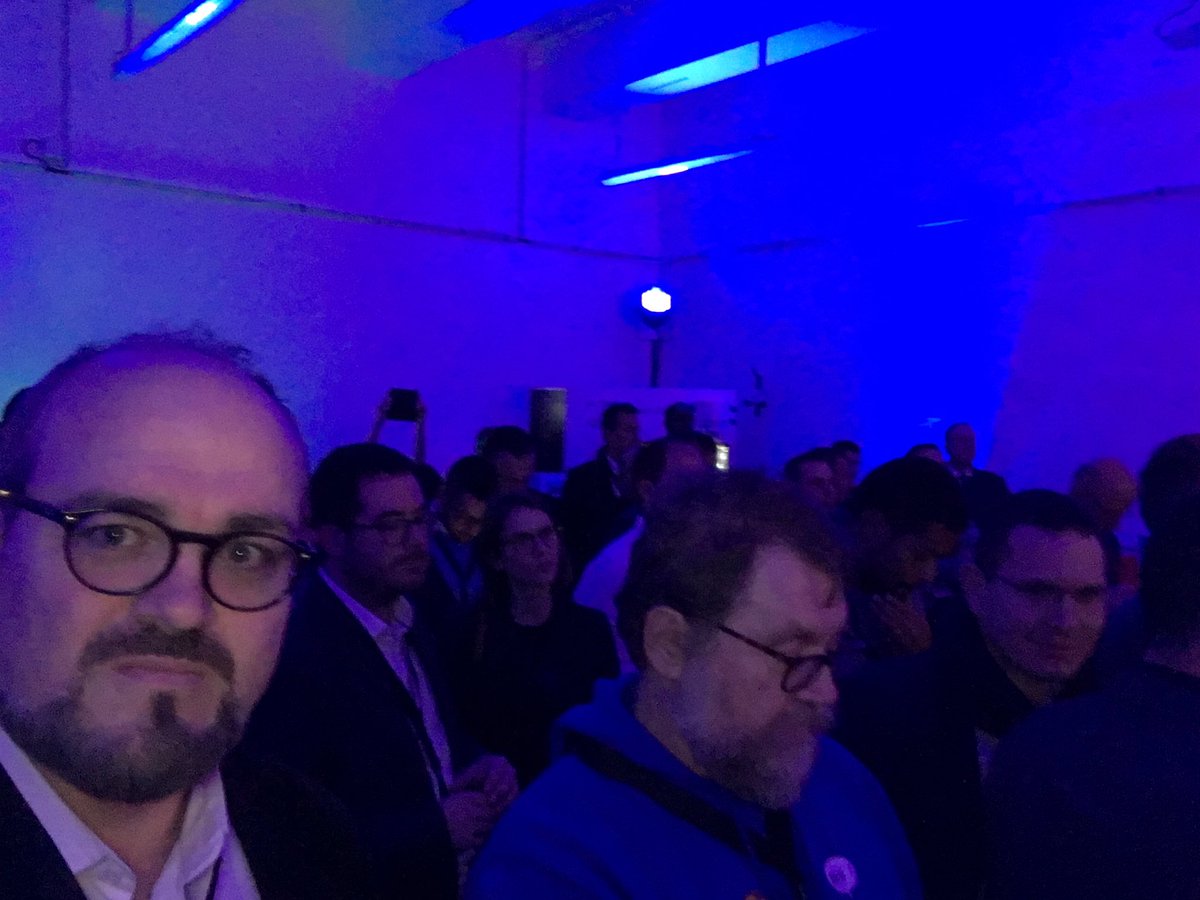 Beaucoup de monde à l’inauguration de Rock de <a href="/DCforDATA/">DCforDATA</a> : 40 000 #serveurs, 800 baies, 1 Million de connectés... et c’est à #Lyon en <a href="/auvergnerhalpes/">Auvergne-Rhône-Alpes</a>  Bravo Nicolas, Patrick... 👍🏻