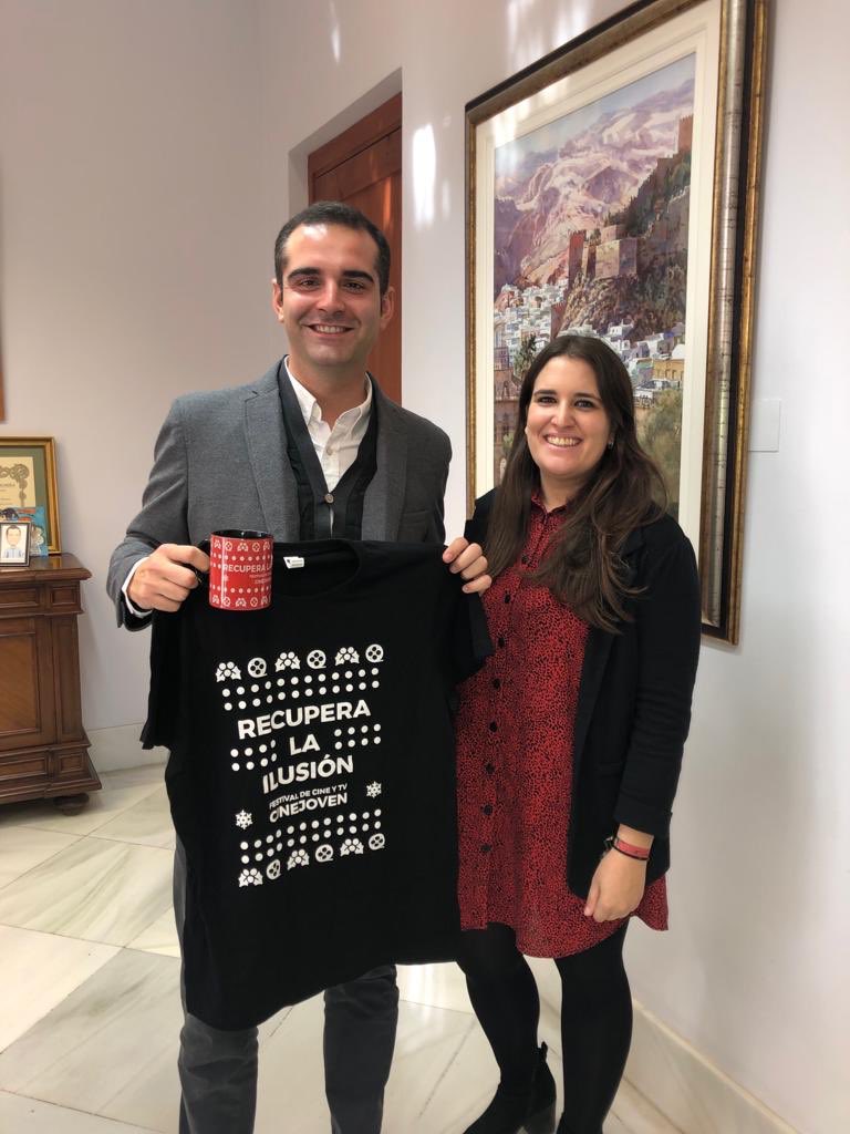 👏Muchas gracias a <a href="/CjAlmeria/">Festival de Cine y Tv Cinejoven</a> y <a href="/loles__pruiz/">Loles Peña</a> por vuestros regalos. ¡Recupera la ilusión! #cine #almería #futuro #cinejoven