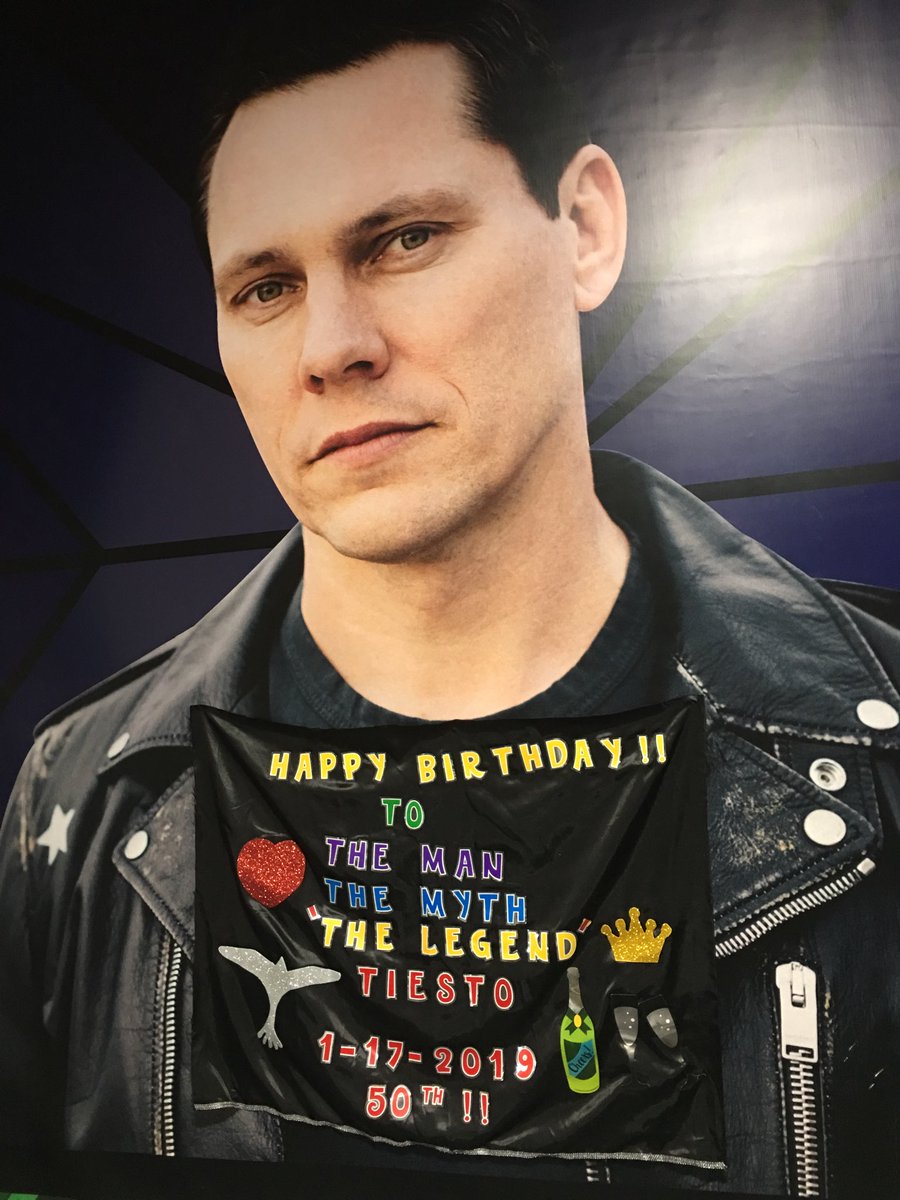 dianedingding's tweet photo. In 2 days it’s his birthday 🎂 in 4 days I’ll be attending the Biggest birthday celebration he’s had in Vegas since he started his residency @HakkasanLV @MGMGrand 1stx bd @OmniaLasVegas 🎂🥂🍾🎆🎉🎊 #letsgetthisthingstarted 👑🎧👐 #tiesto https://t.co/6iySa9Zbjv