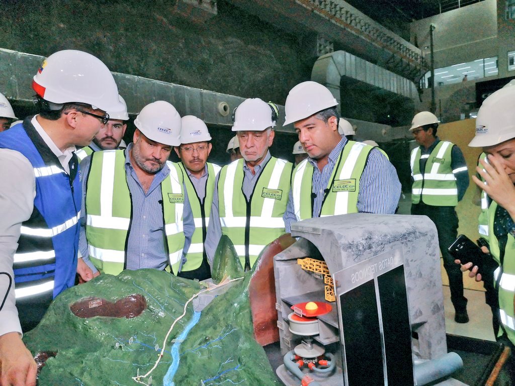 danilomariduena's tweet photo. Fuimos parte de la inauguración de la central de generación hidroeléctrica "Minas San Francisco", obra que generará más de 270 MW de energía, beneficiando a más de 220.000 familias de nuestra provincia #ElOro y parte del #Azuay
#RecuperamosMinasSanFrancisco
@Lenin @mariapaularomo https://t.co/9sQe5aXrET