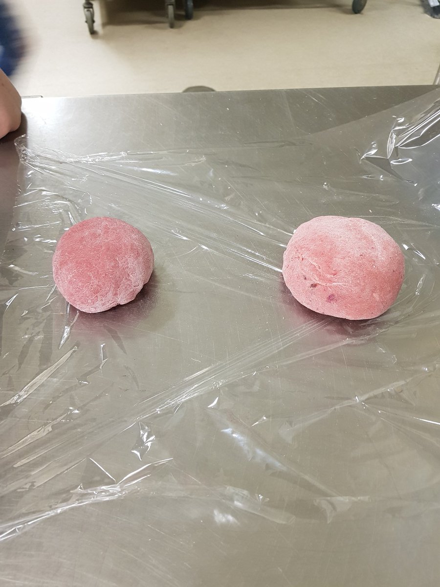 chefdazza's tweet image. Most interesting free day in ages. Beet pasta, handmade lollipops, fried kit Kat bar. There&apos;s also a deep fried grilled cheese in here somewhere. #thelakerway #bmlsslearns