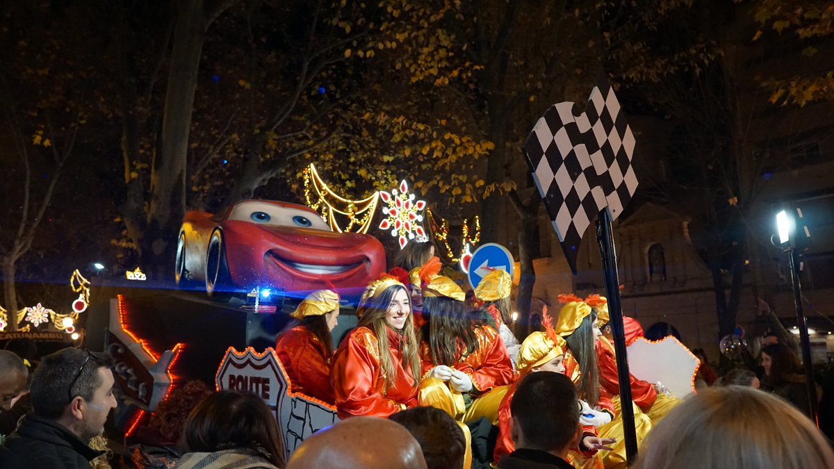 *Aviso para todos los poseedores de cámaras fotográficas* No se os ocurra hacer fotos en un evento si están utilizando focos o rayos de luz pues te puede pasar como a mí: Cámara α6000 de #Sony (<a href="/SonyEspana/">Sony España</a>) rota tras sacar fotos de la cabalgata de Reyes de #Granada <a href="/AytoGranada/">Ayuntamiento Granada</a>