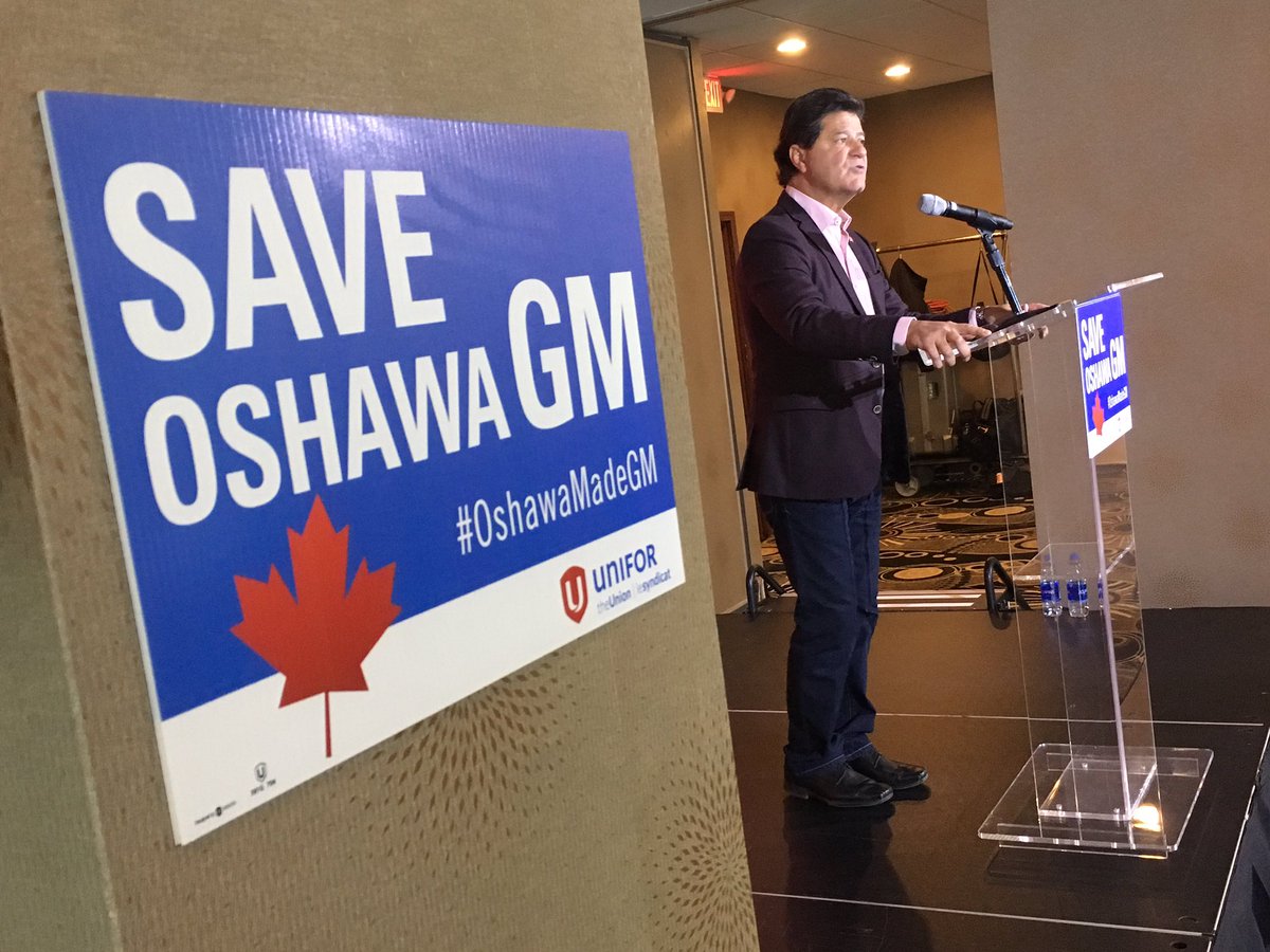 WinStarTylerB's tweet photo. Unifor president Jerry Dias once again addresses the closure of the GM plant in Oshawa on the same day GM, once again, commits to closing the plant. Dias says this will be the worst auto show ever for GM. https://t.co/ZBXQXufy1x