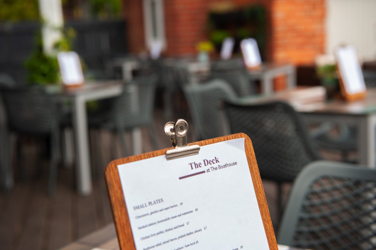 henleybistro's tweet photo. Our deck dining deck menu includes a selection of small plates, such as Truffle ‘Mac and Cheese’, vegetable ‘Nachos’, charcuterie or a selection of British cheese.
.
#henleylunch #henleyrestaurant #henley #thamesdining #thamesview https://t.co/Fr098K0rBg