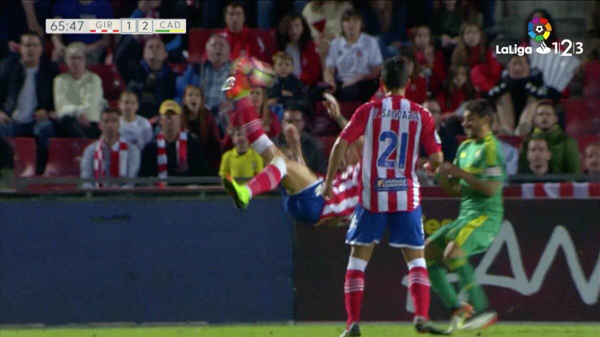 Pelagrator's tweet photo. Viendo el gol de Stuani de este fin de semana no puedo evitar acordarme de este GOLAZO de @SamueleLongo_9 💥⚽️
Como disfrute aquella temporada! #Longol #Unodinoi https://t.co/FJJ4vqjsJE
