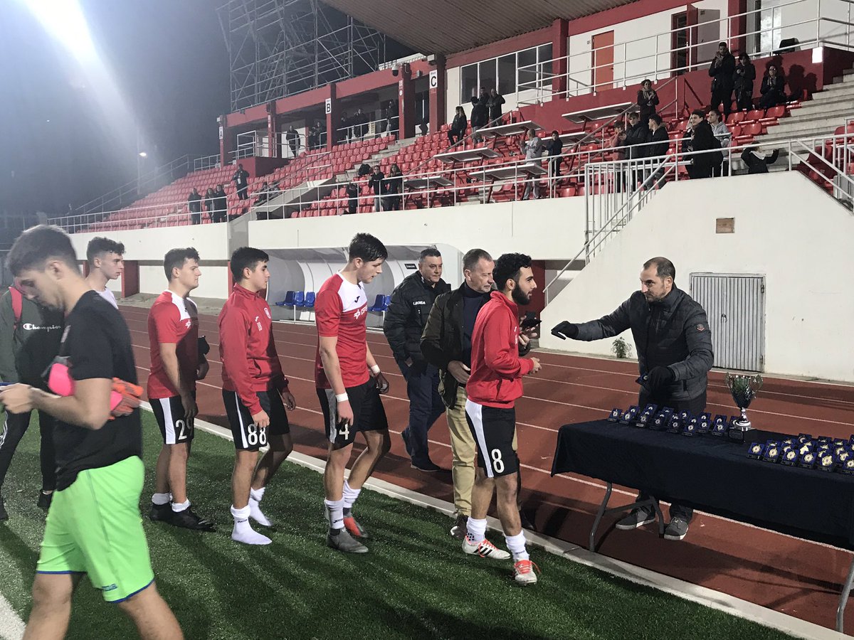 FGScoreCentre's tweet image. .@Man62FC picking up their runners-up medals. 

#IntermediateCupFinal