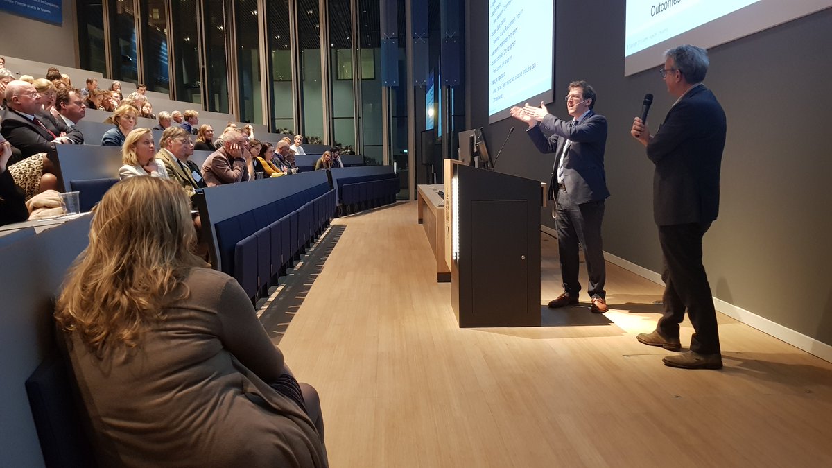 Keynote speaker Stephen Sutch: Population Health Management betrekt veel data, analyse, e-health, patient-recorded data etc. Dit gaat voorbij patient. Het gaat om de persoon.
#PHM #zorg #innovatie #populationhealth #lumccampus #regio #denhaag