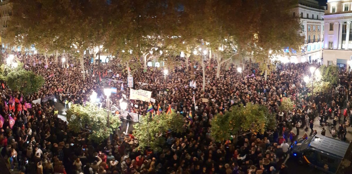 El <a href="/psoedeandalucia/">PSOE de Andalucía</a> será el altavoz y el aliado de las decenas de miles de mujeres y hombres que han salido a la calle en #Andalucía exigiendo #NiUnPAsoAtrás en #igualdad y en la lucha contra la violencia de género.