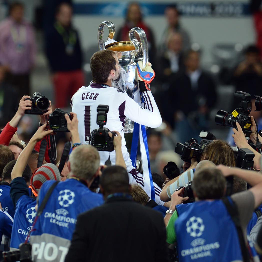 phenomenal12p's tweet photo. A true professional on and off the pitch. Our best goalkeeper ever. Thanks Petr Cech for all the memories! #ThankYouCech https://t.co/CAopvX6zk1