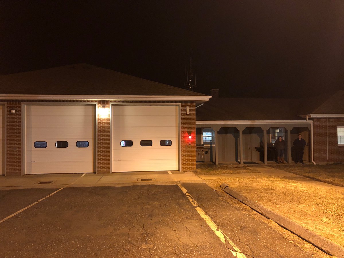 JessicaFriello's tweet photo. Late night FirstNet delivery to East Haddam Fire Department. First FirstNet of 2019 for New London AT&amp;T. @jackmoan @JPotter24 #OurNE #Growl https://t.co/qg4Deehgre