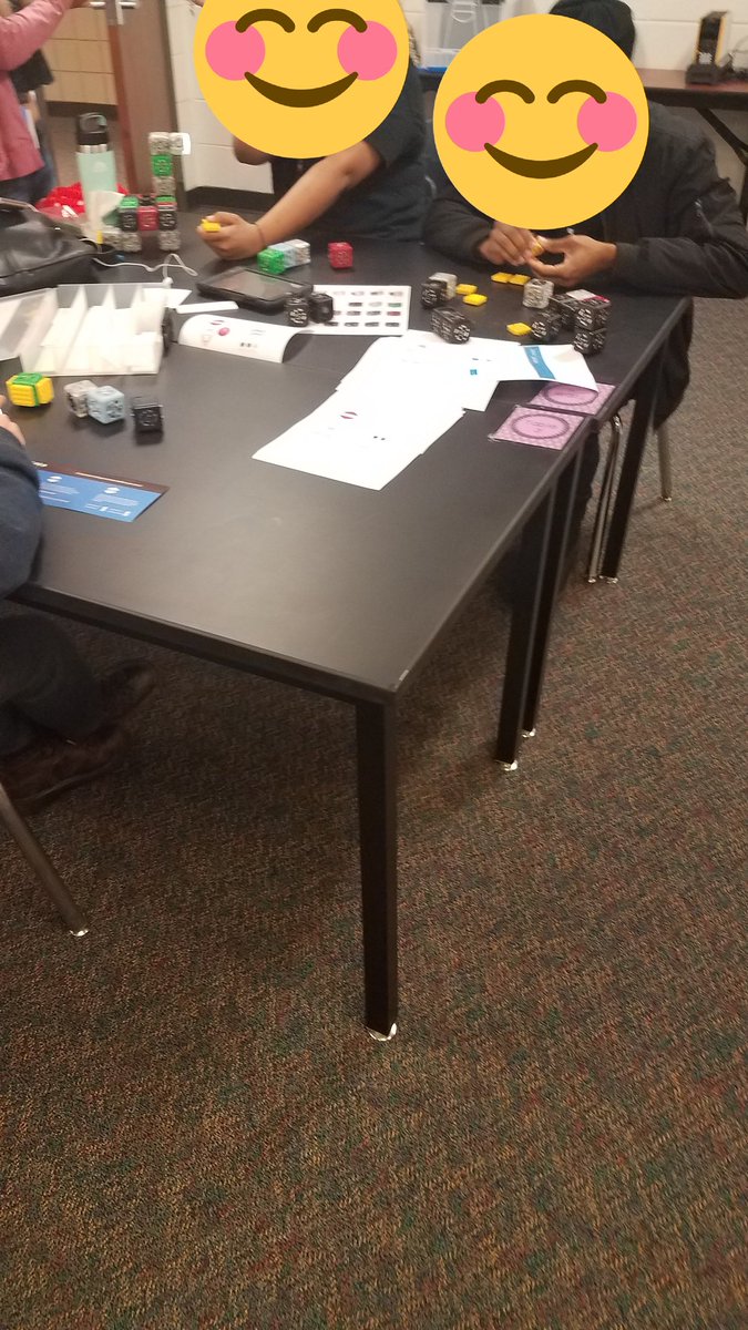 mrsBerrada's tweet photo. #STEM @SecScienceKISD @RainesHS #cubelets #Knex https://t.co/sWXI1e9XyE
